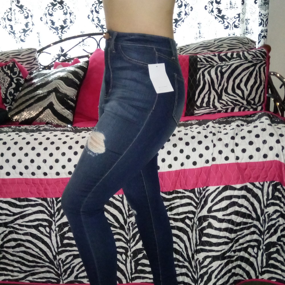 High Rise Skinny Jeans Size 9 - New With Tags